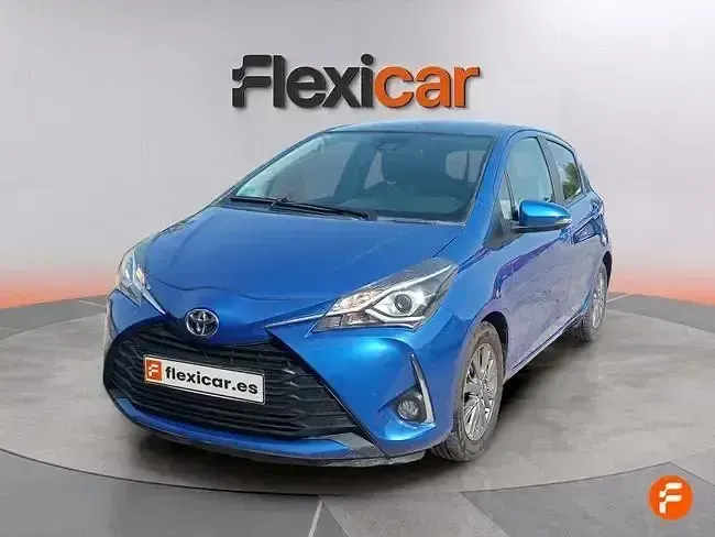Usado Toyota Yaris Active 69 CV (50 kW) 2019 Azul Berlina