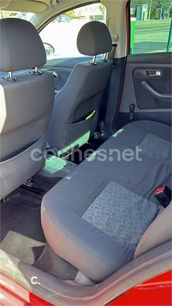 Usado Seat Ibiza Reference 85 CV (62 kW) 2008 Rojo Berlina