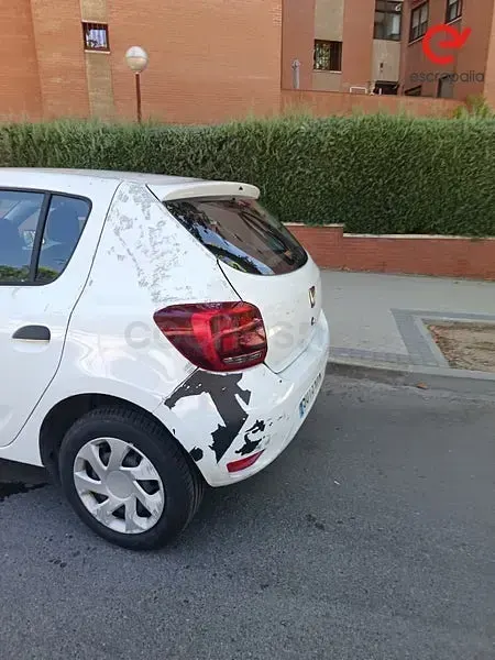 Usado Dacia Sandero Ambiance 75 CV (55 kW) 2018 Blanco Berlina