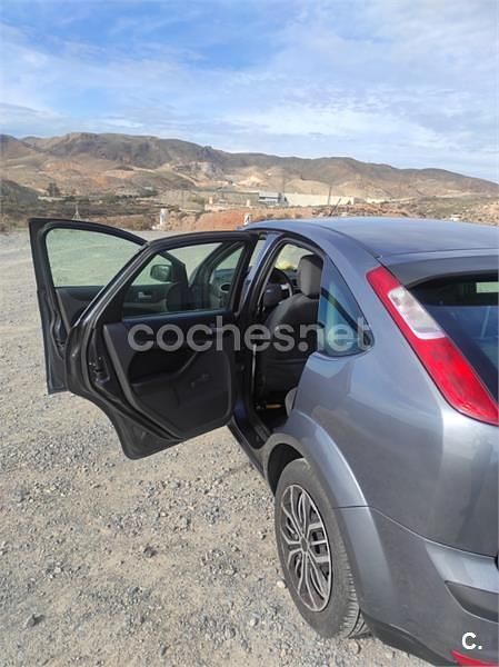 Gris / plata Usado 2007 Ford Focus Trend Berlina | 5500 € (Un poco caro) - Imagen 1/4