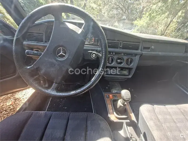 Usado Mercedes 190 126 CV (92 kW) 1990 Gris / plata Berlina