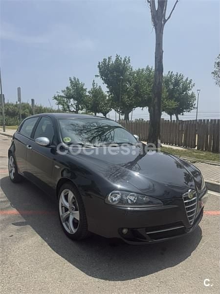 Negro Usado 2007 Alfa Romeo 147 Utilitario | 5490 € (Precio justo) - Imagen 1/4