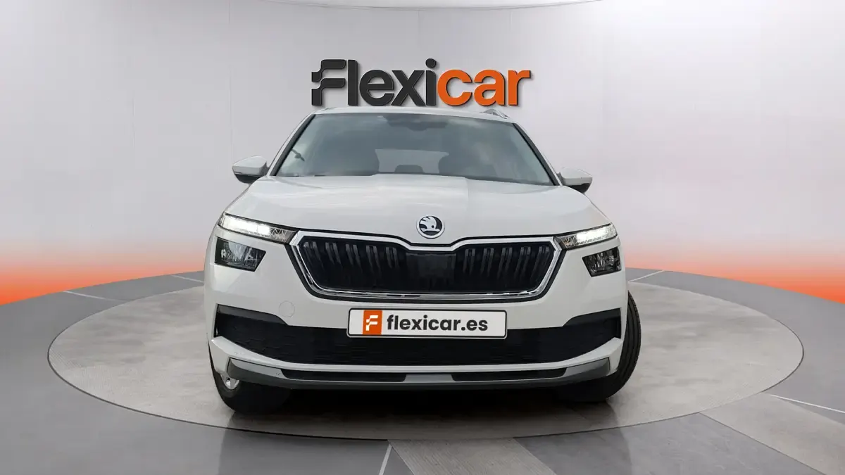 Usado Skoda Kamiq Ambition 110 CV (80 kW) 2021 Blanco SUV