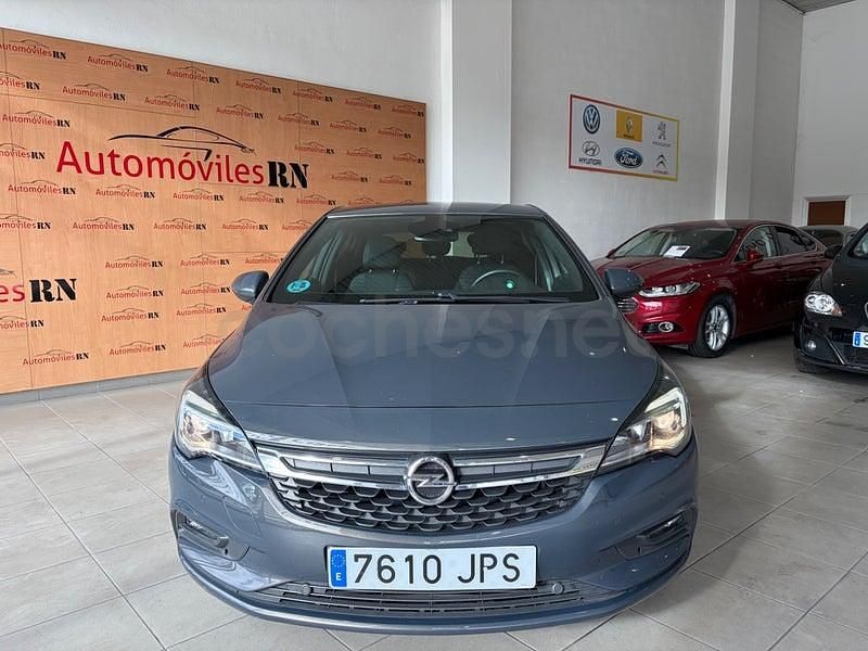 Usado Opel Astra Dynamic 110 CV (80 kW) 2016 Gris / plata Berlina