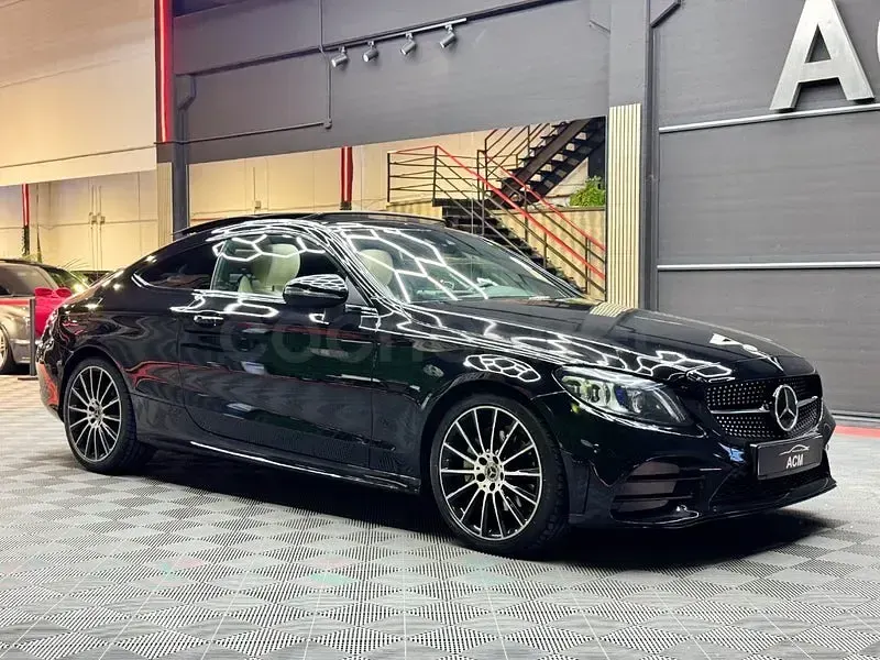 Usado Mercedes C220 194 CV (142 kW) 2019 Negro Coupe