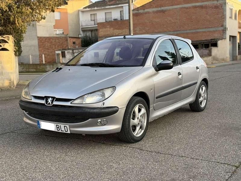 Usado Peugeot 206 69 CV (50 kW) 2001 Gris Utilitario