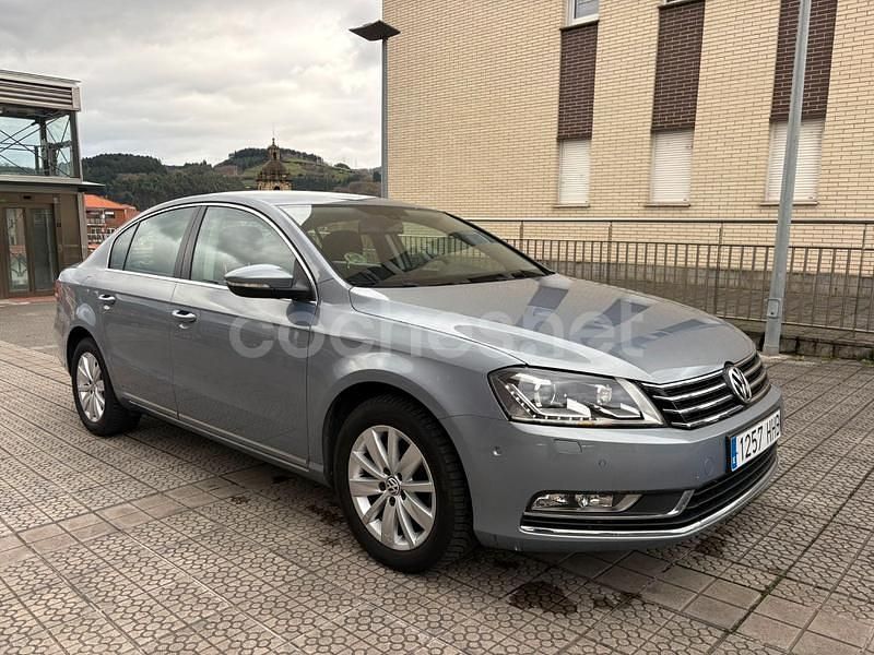 Usado VW Passat 105 CV (77 kW) 2011 Azul Berlina