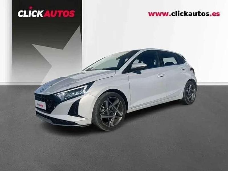 Usado Hyundai i20 101 CV (74 kW) 2025 Gris Utilitario