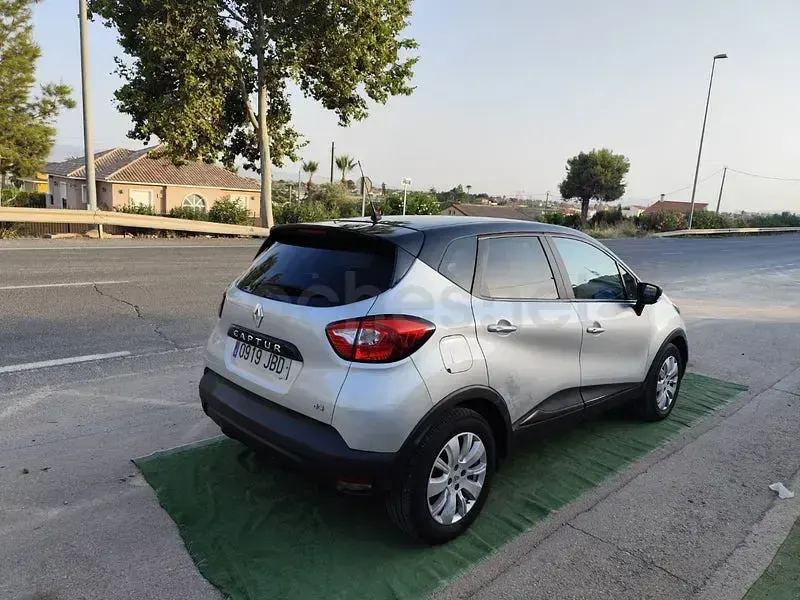 Usado Renault Captur 90 CV (66 kW) 2014 Gris / plata SUV