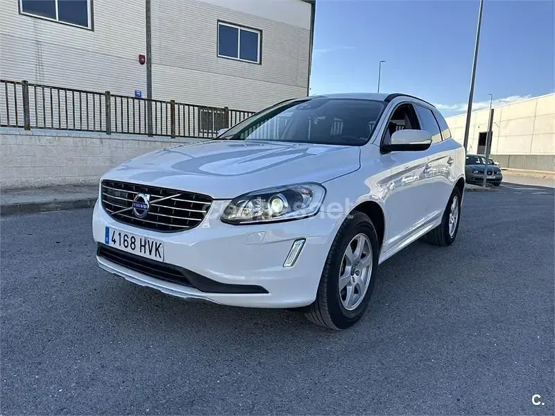 Usado Volvo XC60 R-Design Momentum 181 CV (133 kW) 2014 Blanco SUV