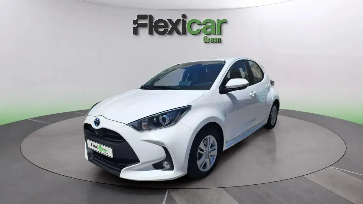 Usado Toyota Yaris Hybrid Style 116 CV (85 kW) 2025 Blanco Berlina