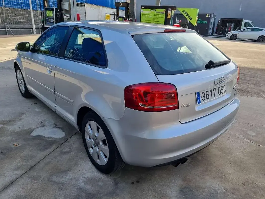Usado Audi A3 Ambiente 105 CV (77 kW) 2009 Gris Utilitario