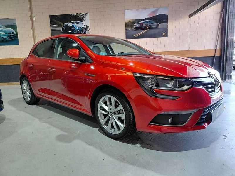 Usado Renault Mégane GrandTour Intens 116 CV (85 kW) 2020 Rojo Familiar