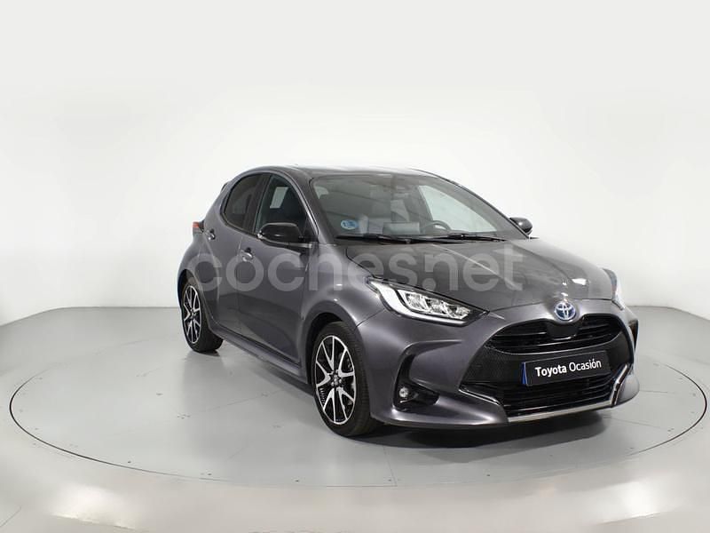 Usado Toyota Yaris Hybrid Style 116 CV (85 kW) 2021 Gris Berlina
