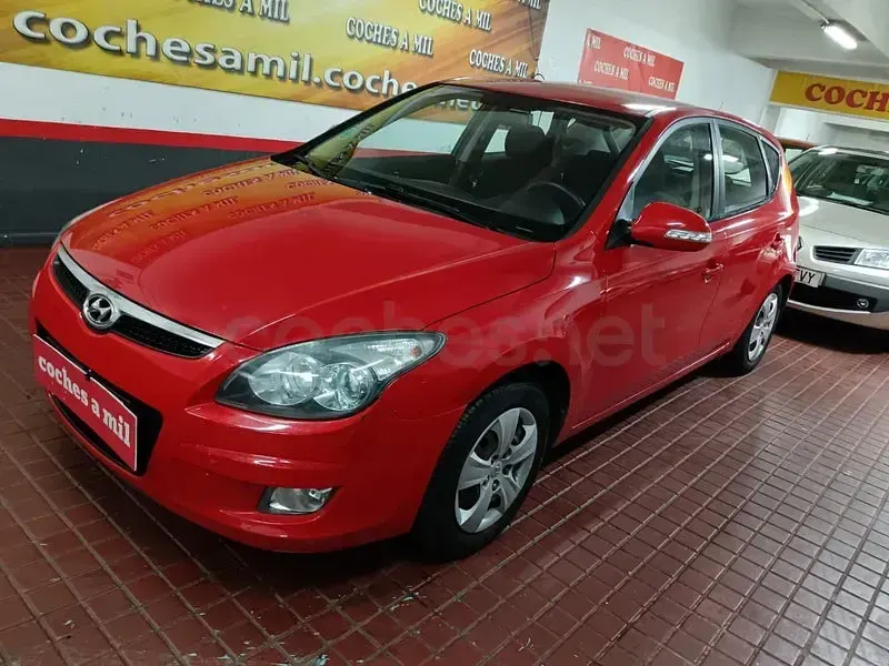 Usado Hyundai i30 Classic 109 CV (80 kW) 2009 Rojo Berlina