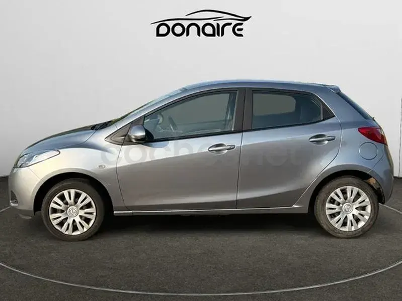 Usado Mazda 2 Active Plus 70 CV (51 kW) 2010 Gris / plata Utilitario