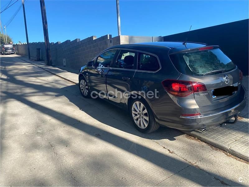 Gris / plata Usado 2015 Opel Astra Excellence Familiar | 6500 € (Precio justo) - Imagen 1/2
