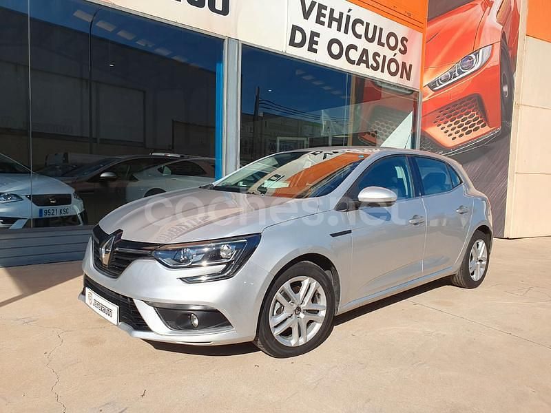 Gris / plata Usado 2021 Renault Mégane IV Life Berlina | 11.900 € (Buen precio) - Imagen 1/4