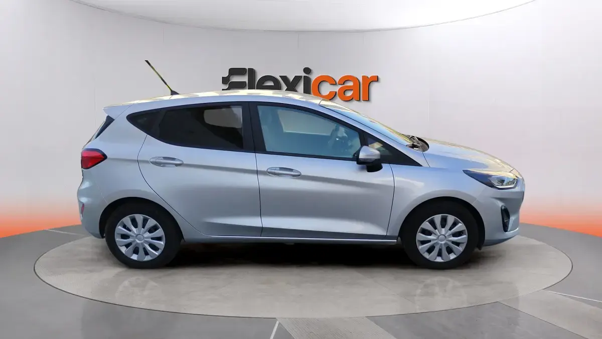 Usado Ford Fiesta Trend 75 CV (55 kW) 2022 Gris Utilitario