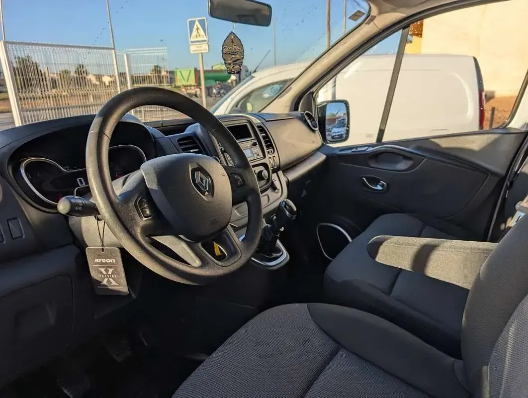 Usado Renault Trafic 120 CV (88 kW) 2019 Blanco Monovolumen