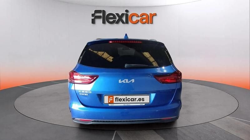 Używany Kia Ceed 120 KM (88 kW) 2022 Niebieski Hatchback