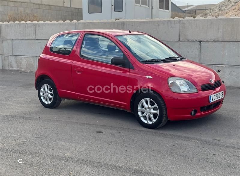 Rojo Usado 1999 Toyota Yaris Berlina | 1999 € (Precio justo) - Imagen 1/4