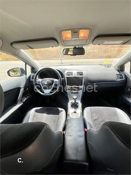 Gris / plata Usado 2013 Toyota Avensis Executive Familiar | 6999 € (Super precio) - Imagen 1/4