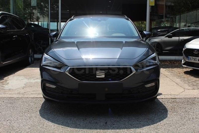 Usado Seat Leon Style 110 CV (80 kW) 2022 Gris / plata Berlina