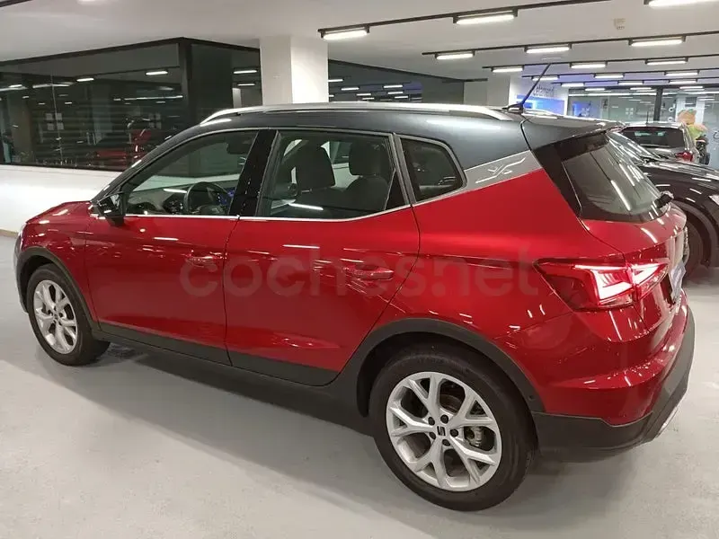 Usado Seat Arona FR 115 CV (84 kW) 2024 Granate SUV