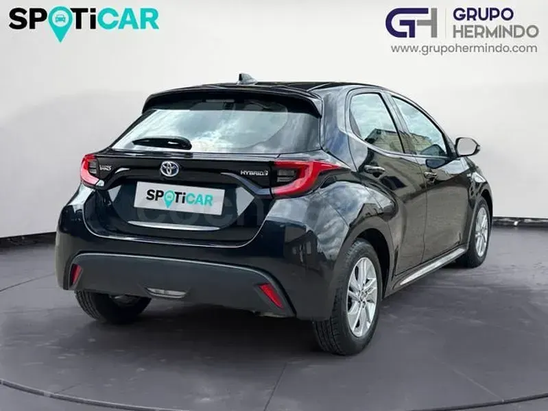 Usado Toyota Yaris Hybrid Style 116 CV (85 kW) 2021 Negro Berlina