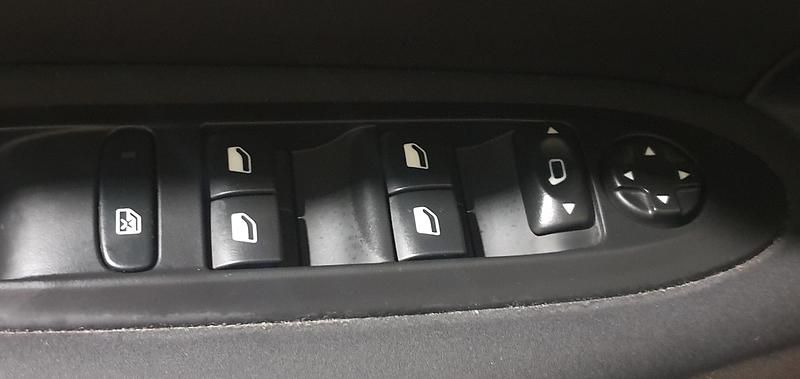 Usado Citroën C4 Feel 120 CV (88 kW) 2016 Negro Utilitario