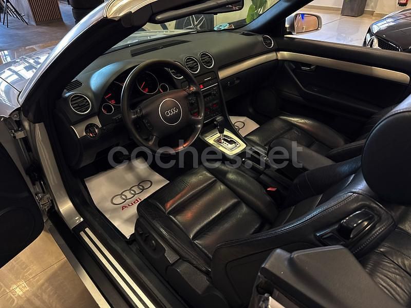 Usado Audi A4 Cabriolet 170 CV (125 kW) 2002 Gris / plata Descapotable