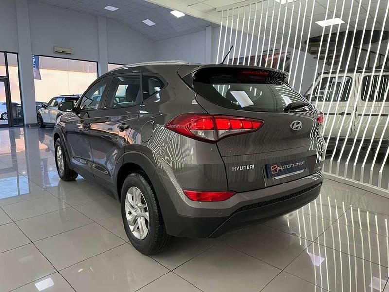 Usado Hyundai Tucson 114 CV (83 kW) 2017 Gris SUV