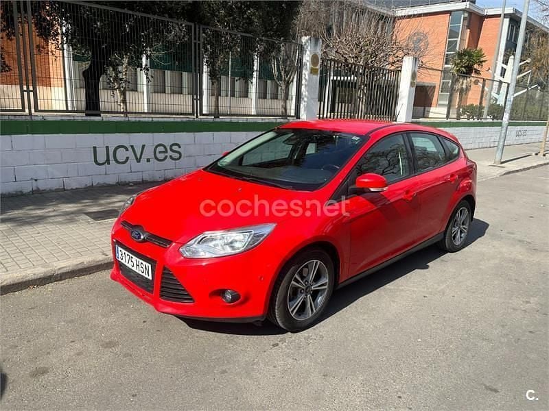 Usado Ford Focus Trend 125 CV (91 kW) 2013 Rojo Berlina