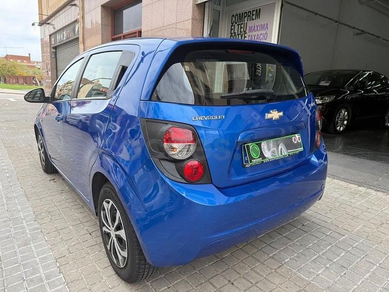 Usado Chevrolet Aveo LT 100 CV (73 kW) 2013 Azul Berlina