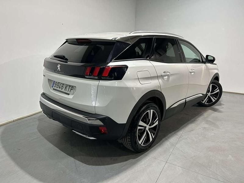 Usado Peugeot 3008 Allure 120 CV (88 kW) 2019 Blanco Monovolumen