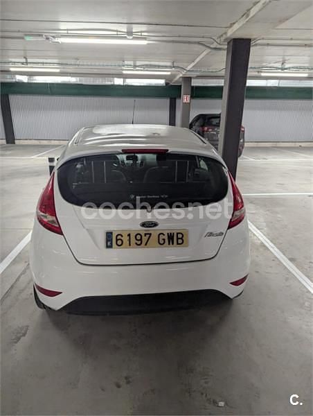 Usado Ford Fiesta Trend 82 CV (60 kW) 2010 Blanco Utilitario