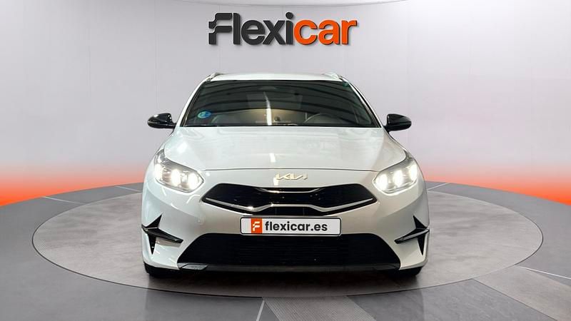 Usado Kia Ceed Style 100 CV (73 kW) 2025 Blanco Utilitario