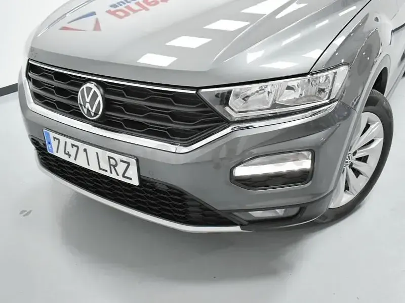 Usado VW T-Roc Advance 115 CV (84 kW) 2021 Gris / plata SUV