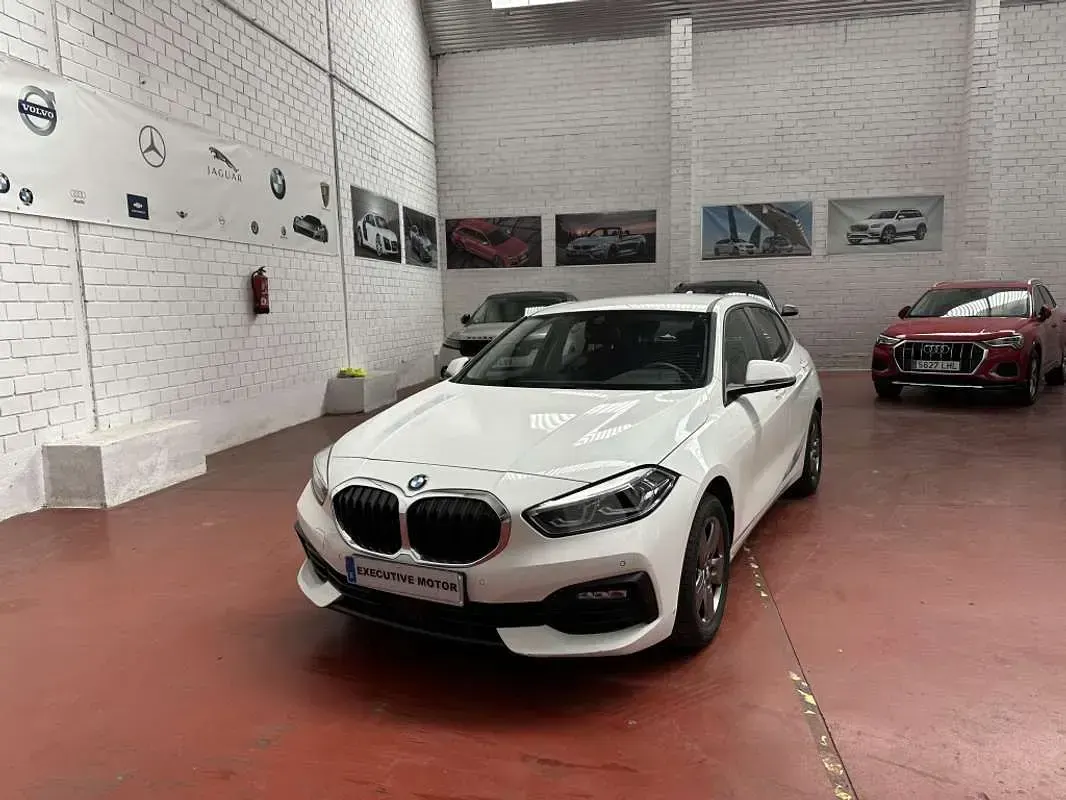 Usado BMW 116 Sport Line 116 CV (85 kW) 2023 Blanco Utilitario