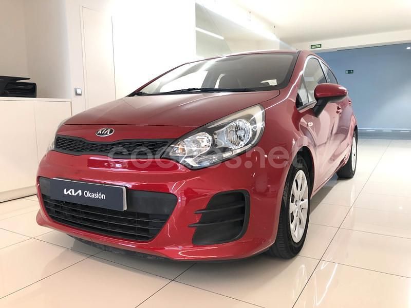 Rojo Usado 2016 Kia Rio Berlina | 10.230 € (Un poco caro) - Imagen 1/4
