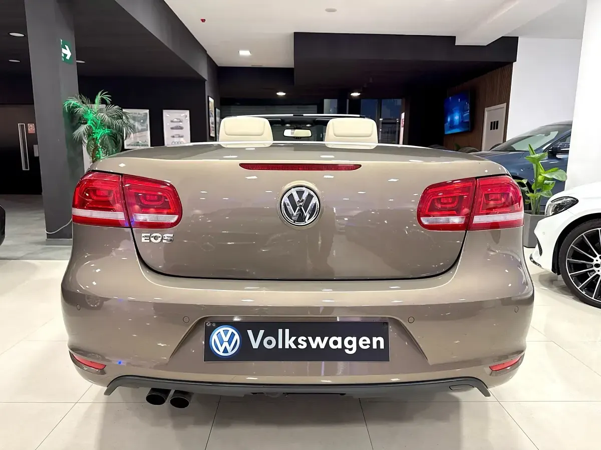Usado VW Eos 140 CV (102 kW) 2015 Marrón Descapotable