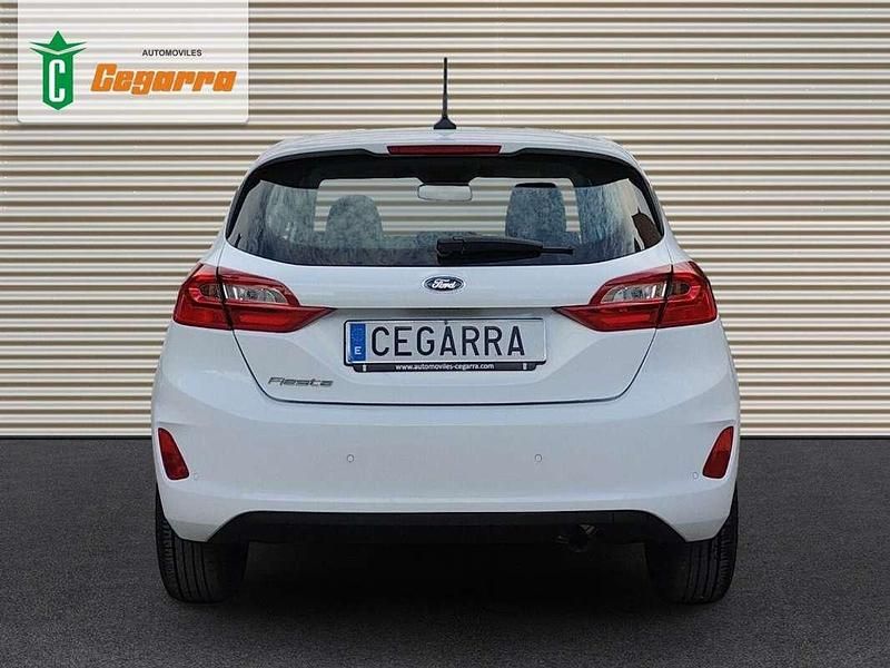 Usado Ford Fiesta Trend 75 CV (55 kW) 2020 Blanco Utilitario