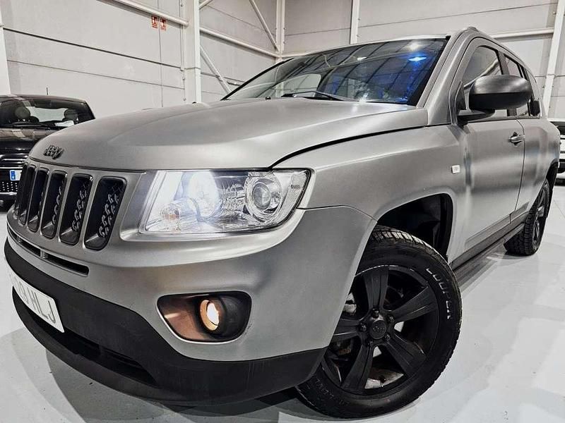 Usado Jeep Compass Sport 136 CV (100 kW) 2012 Gris / plata SUV