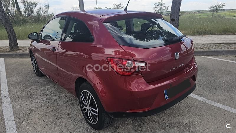 Usado Seat Ibiza SC Reference 90 CV (66 kW) 2010 Rojo Utilitario