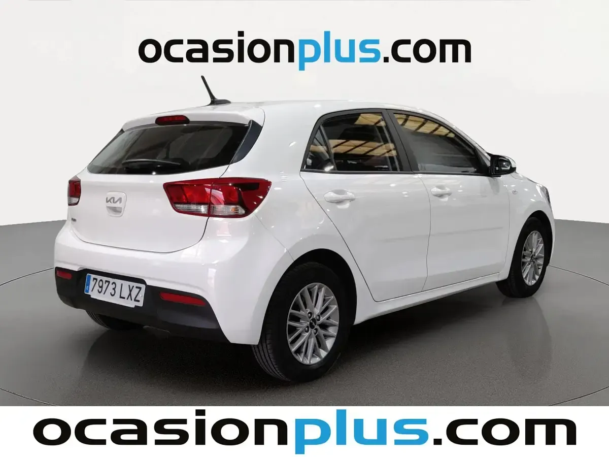 Usado Kia Rio 84 CV (61 kW) 2022 Blanco Utilitario