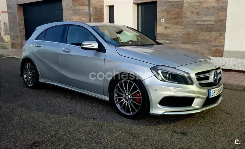 Usado Mercedes A220 AMG line 170 CV (125 kW) 2015 Gris / plata Utilitario
