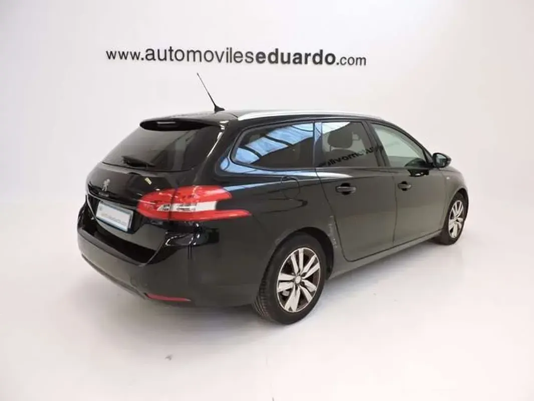 Usado Peugeot 308 SW Style 120 CV (88 kW) 2017 Negro Familiar
