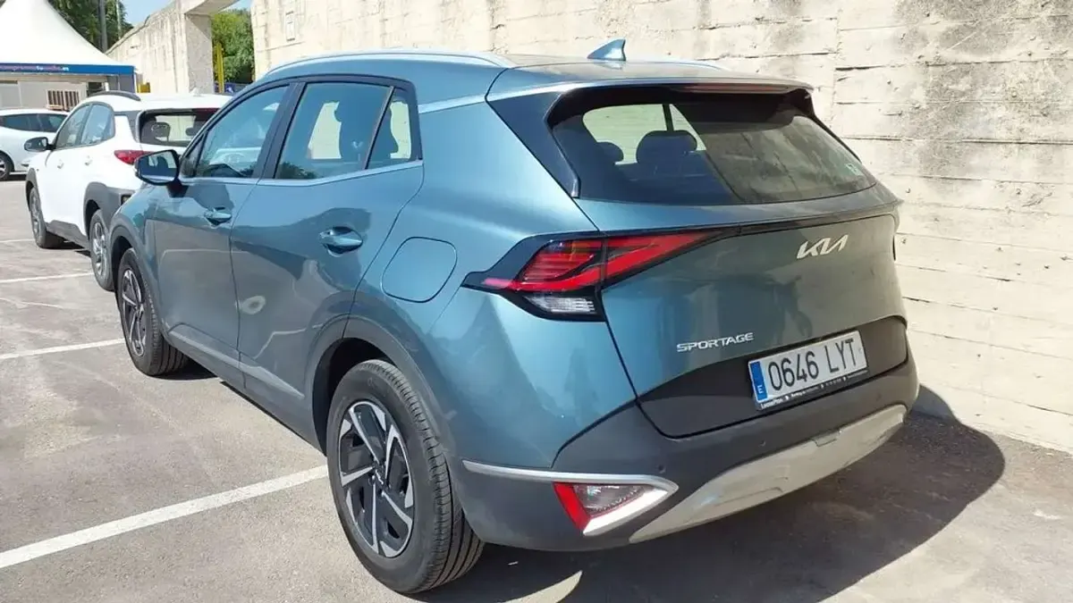 Usado Kia Sportage 152 CV (111 kW) 2022 Gris SUV
