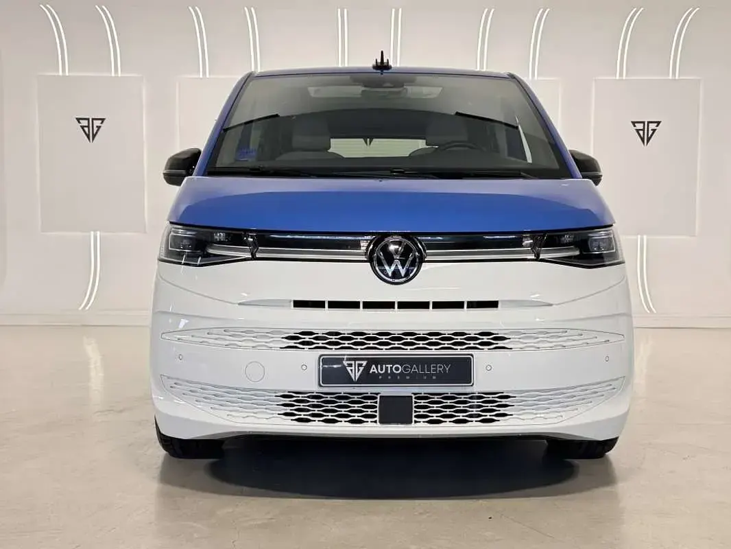 Usado VW Multivan Life 218 CV (160 kW) 2024 Blanco Monovolumen